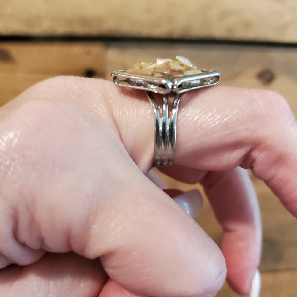 Adjustable silvertone & shell fragment ring